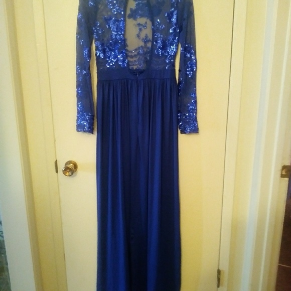 Beautiful Sexy Blue Formal Dress. - Picture 4 of 6